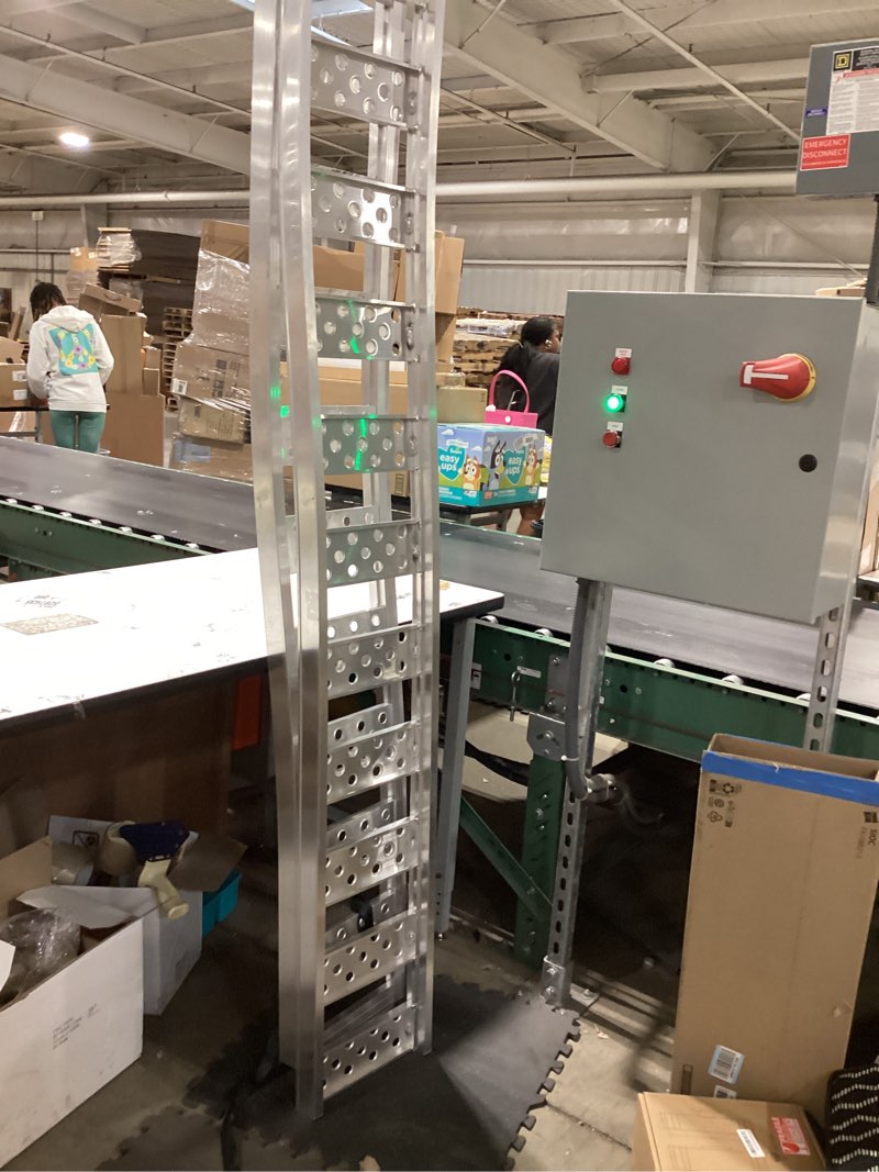 Condition photo showing Good Condition for kobalt 1.01-ft x 7.5-ft 1500-lb capacity arched loading ramp