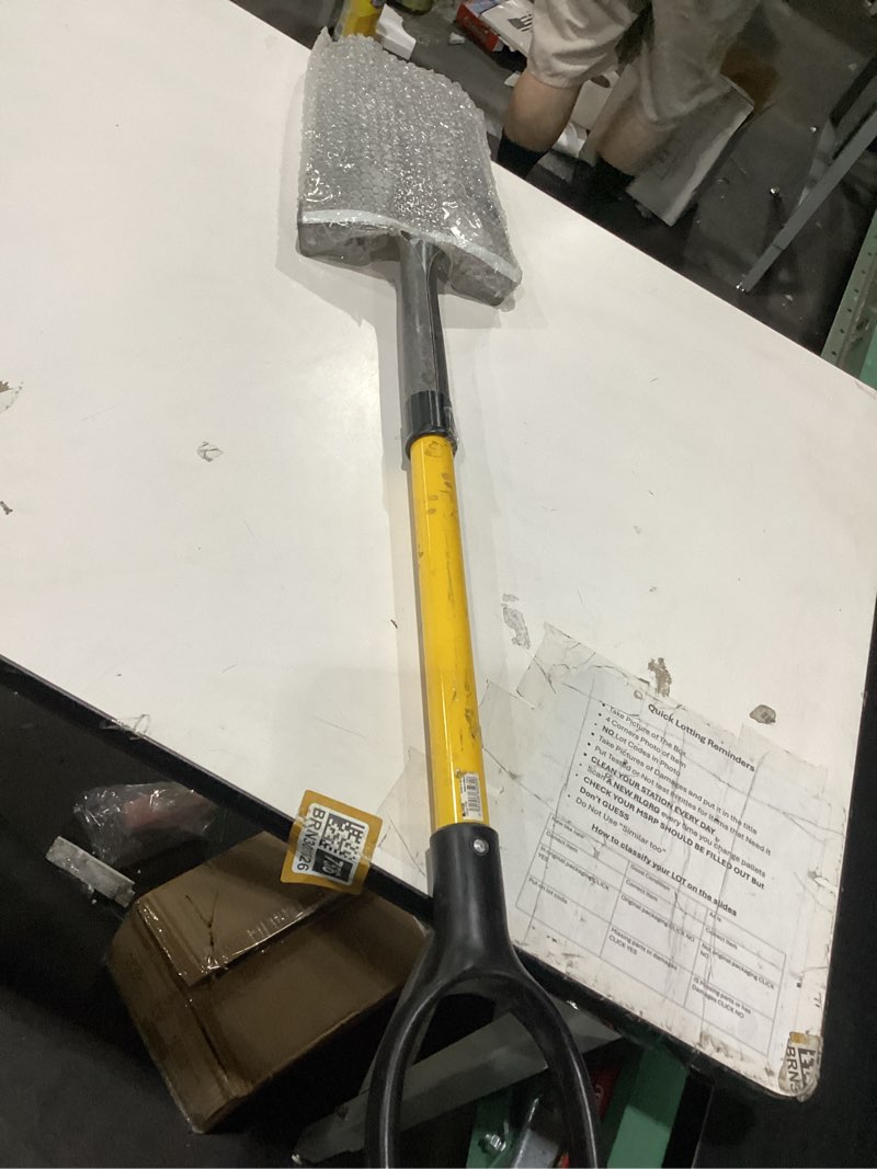 Condition photo showing Good Condition for truper pes-f d-handle and long handle garden spades. fiberglass 40 1/2" (103cm)