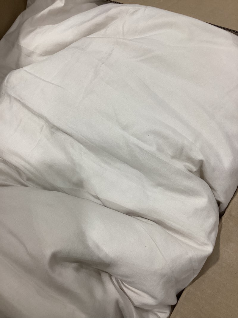 Condition photo showing Good Condition for soft durable premium bedding cover set, multiple sizes available