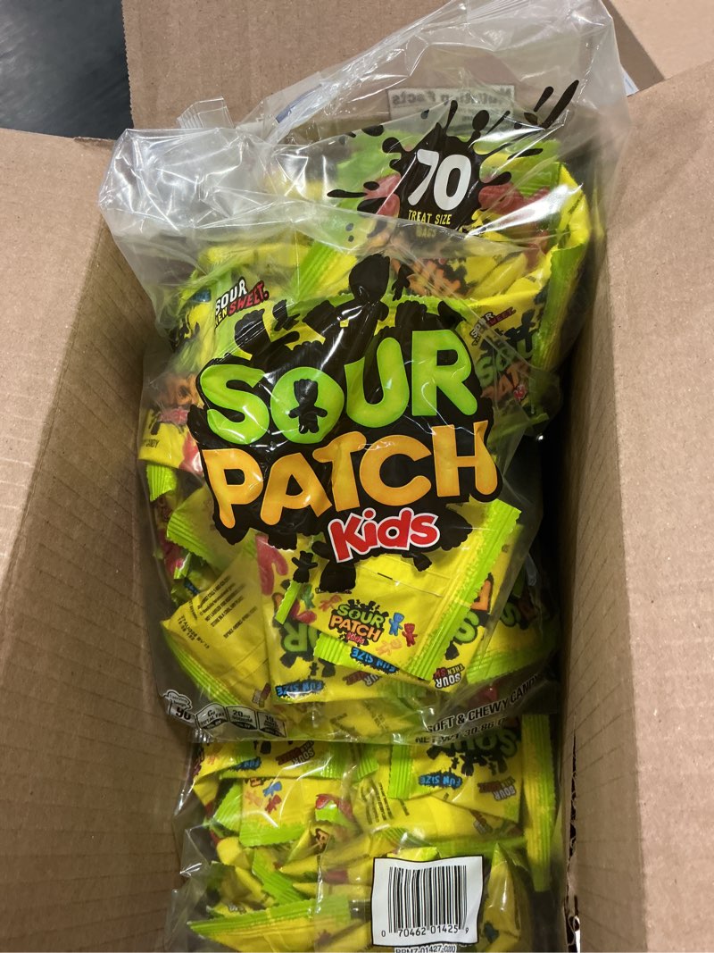Condition photo showing New/Like New for (Best by:27/AUG/26) SOUR PATCH KIDS Soft & Chewy Candy, Bulk Christmas Candy Stocking Stuffers, 140 Snack Packs