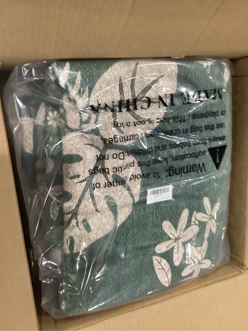Condition photo showing New/Like New for moynesa green 8x10 area rugs for living room, washable vintage animal area rug for bedroom, dining room table, home office, boho soft non slip indoor large carpets (8x10 green) 8' x 10' (rectangular) green