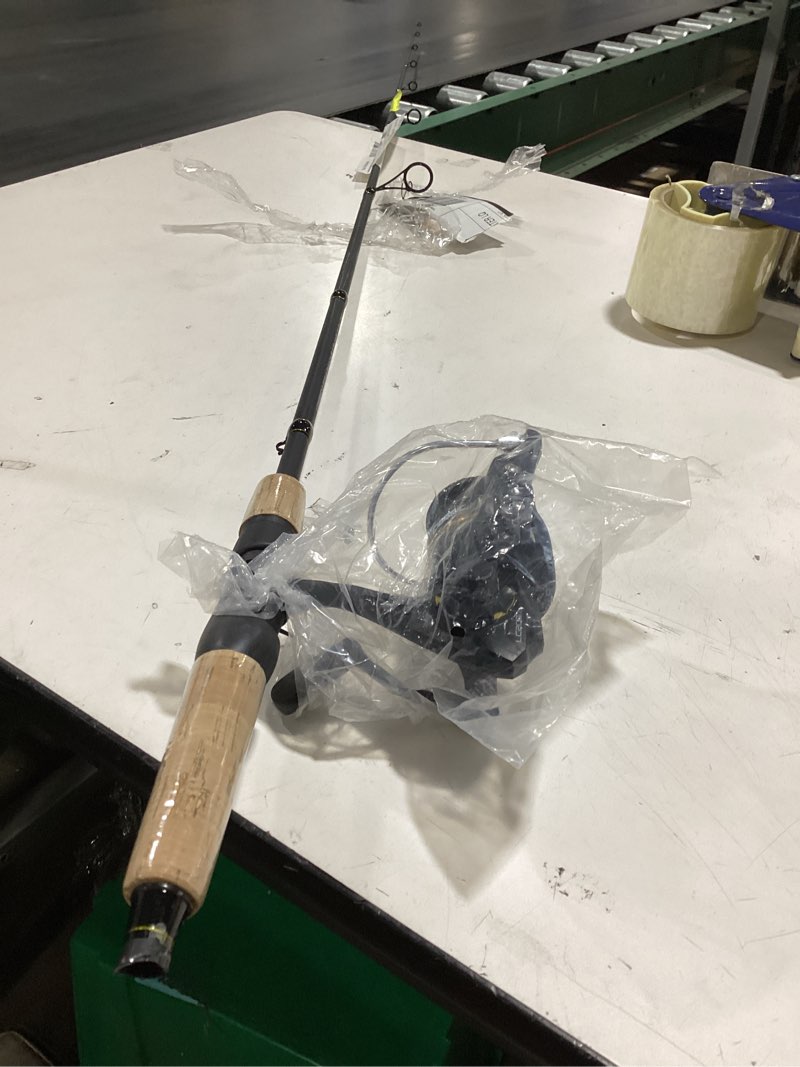 Condition photo showing As Is for lew’s classic speed spin spinning rod combo fishing  rod broken in multiple places