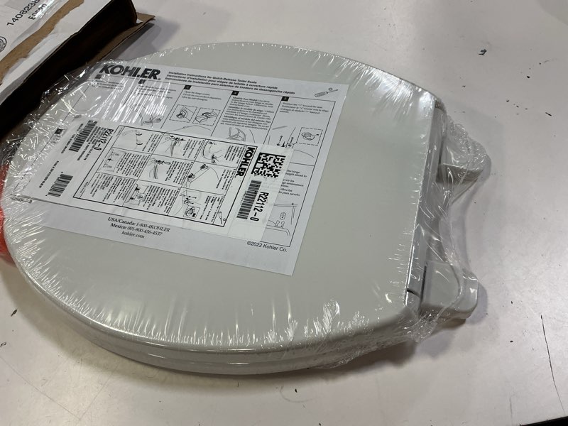 Condition photo showing New/Like New for kohler k-r22112-0 wellworth toilet seat, white
