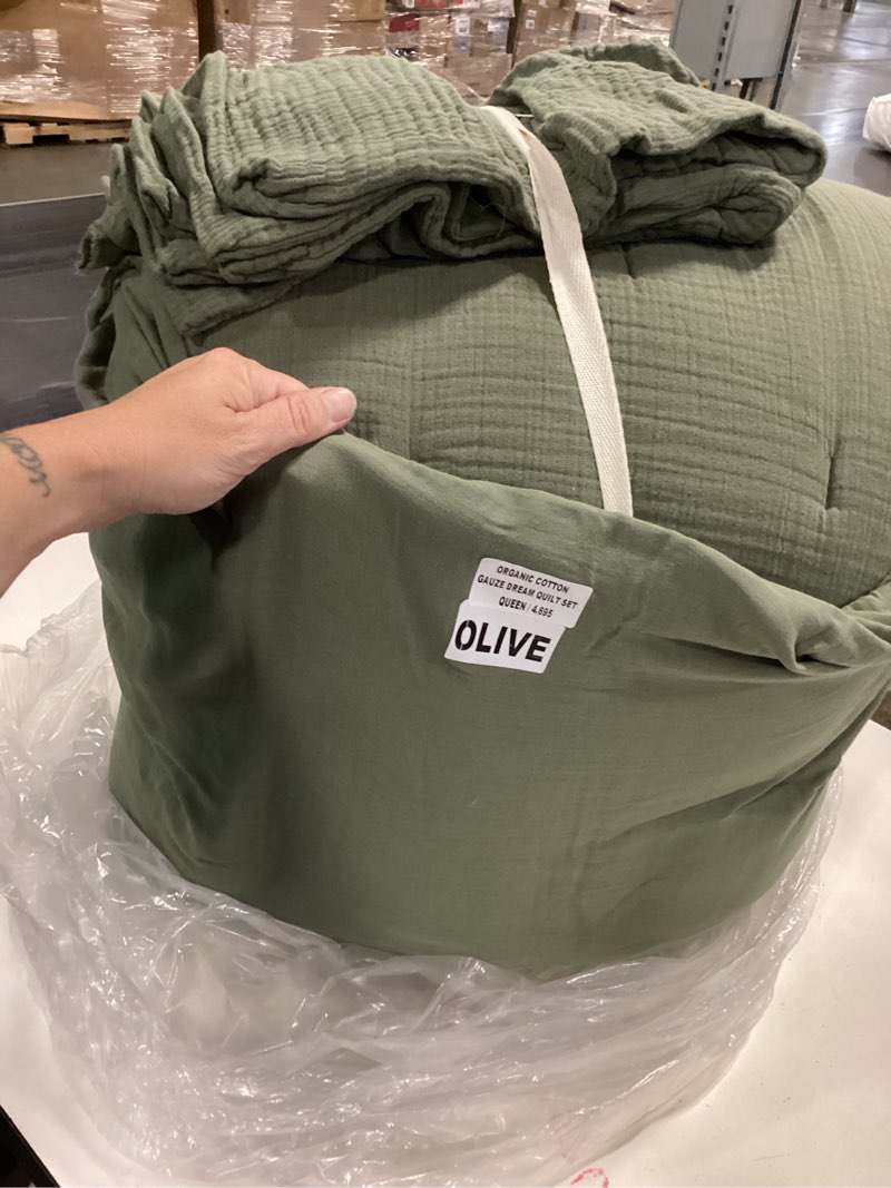 Condition photo showing New/Like New for organic cotton gauze dream quilt set, full/queen, olive