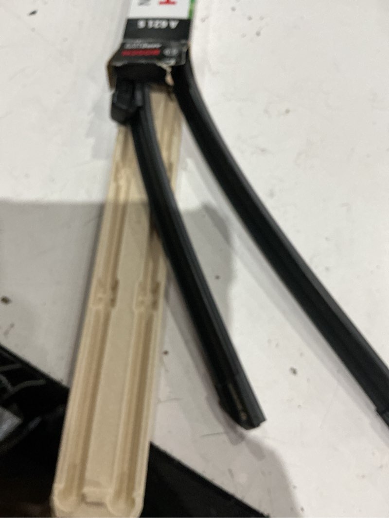Condition photo showing As Is for bosch 3397014621 aerotwin oe replacement wiper blade set of 2 combo pack - (26" & 20")