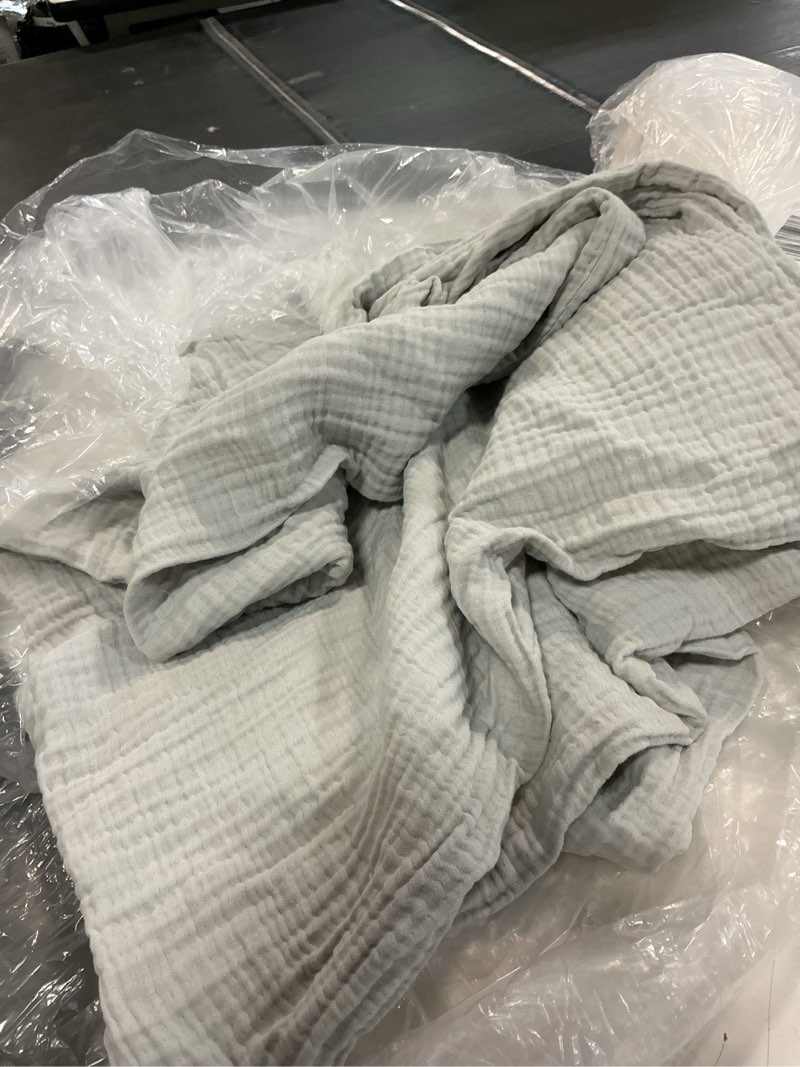 Condition photo showing As Is for organic cotton gauze dream quilt set, king/cal king, light grey(2pcs de almohadas )
