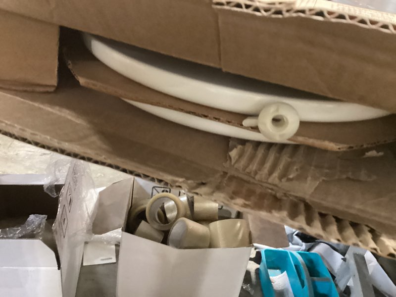 Condition photo showing Good Condition for mayfair linden slow close toilet seat, non slip heavy duty wood, easy install, round, white round traditional hinge