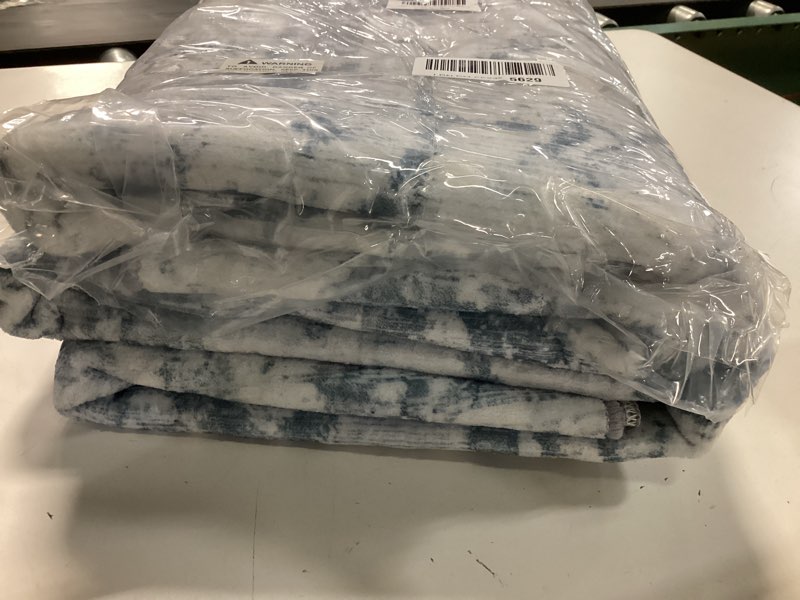 Condition photo showing Good Condition for Area Rug 5x7, Washable Rug for Living Room, Large Area Rugs for Bedroom, Vintage Rug 5x7 for Dining Room, Non Slip Soft Low Pile Indoor Carpet for Kitchen, Nursery, Office, Farmhouse, Blue Blue 5x7Feet