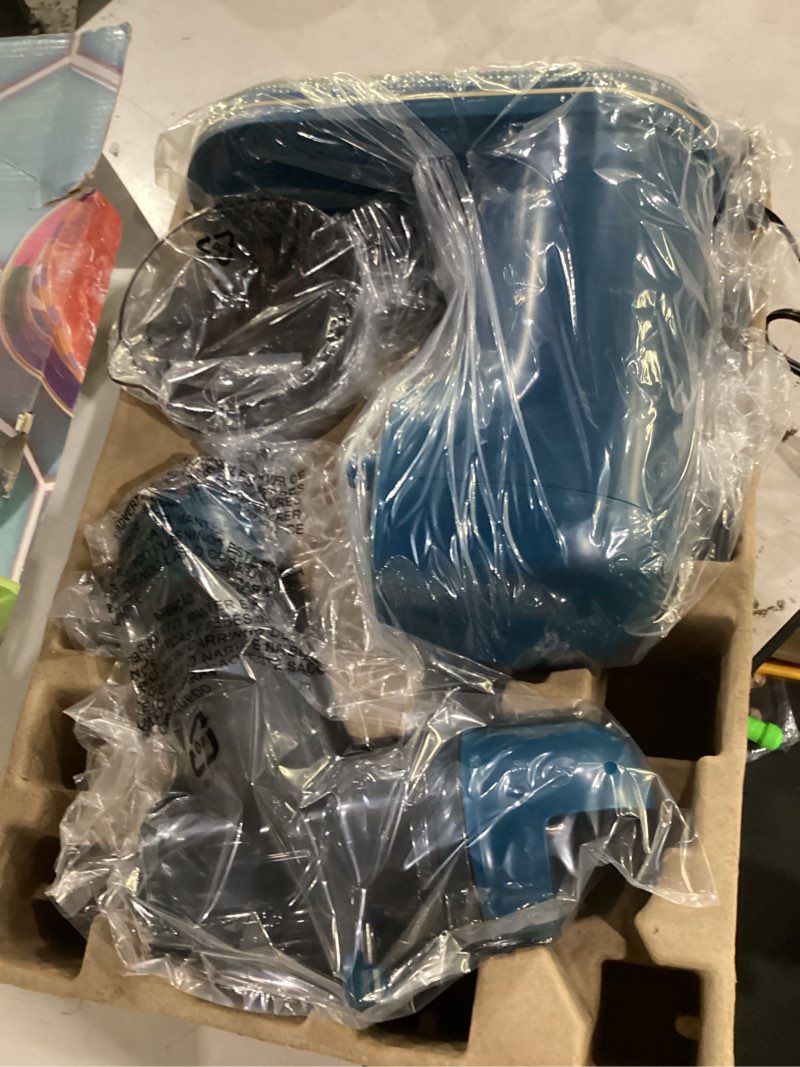Condition photo showing Good Condition for electric masticating juicer dark teal blue - tabitha brown