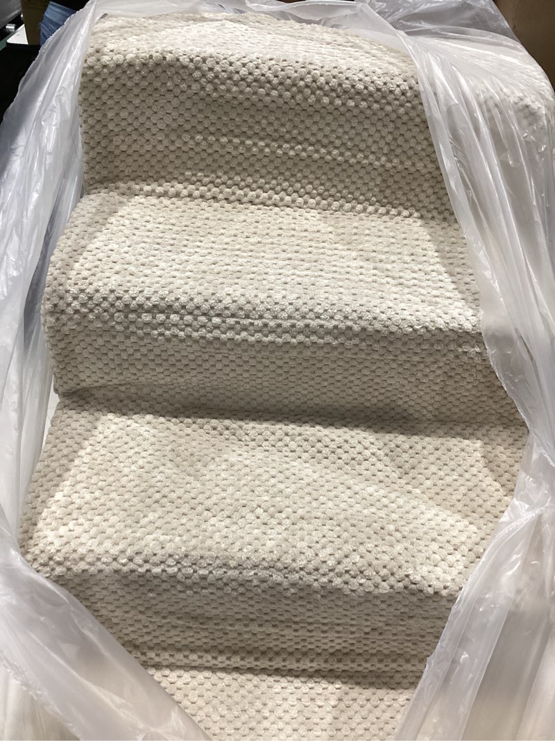 Condition photo showing Good Condition for dog stairs for bed 18.5" h, 4-step dog steps for small dogs and cats, indoor non-slip balanced pet stairs are suitable for puppy, older cat,beige beige 4 18.5"h