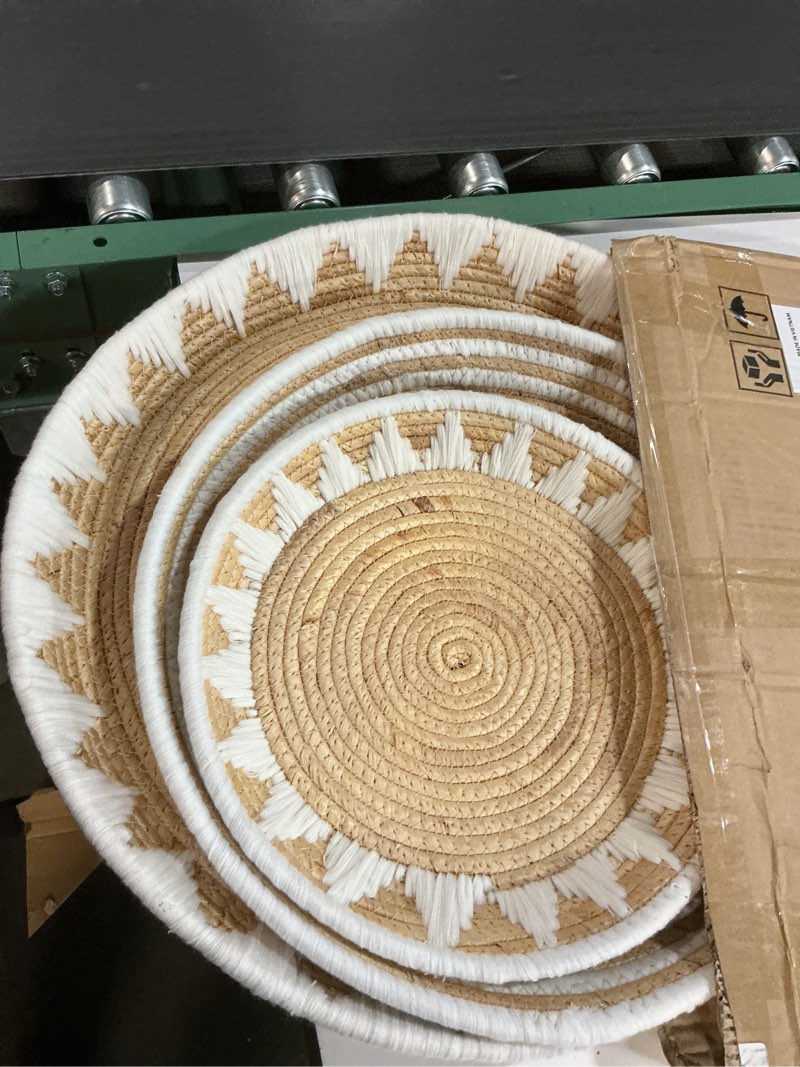 Condition photo showing Good Condition for CHI AN HOME 22", 19", 15" Extra Large Hanging Woven Wall Baskets, Water Hyacinth Hanging Wicker Baskets for Wall Decor, Boho Wall Decor Rustic, Oversized Wall Art for Living Room, Bedroom Set of 3 (White)