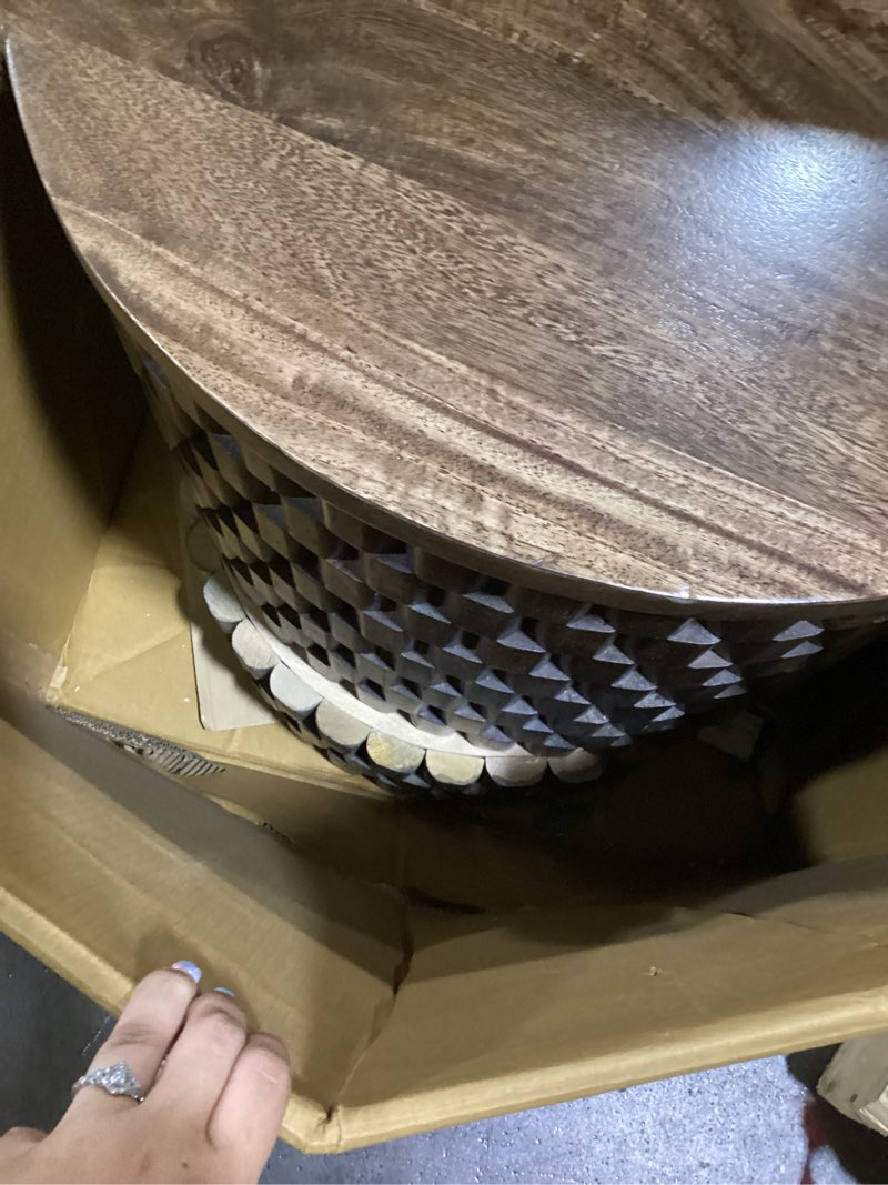 Condition photo showing Good Condition for classic home norwood 25" round end table