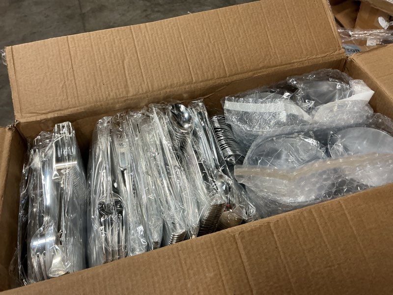 Condition photo showing Good Condition for wellife 600 pcs silver disposable dinnerware set for 100 guests, wedding reception plates & silver plastic tableware, dinner & salad plates, cups, forks, knives & spoons for weddings & elegant events 100 guests silver