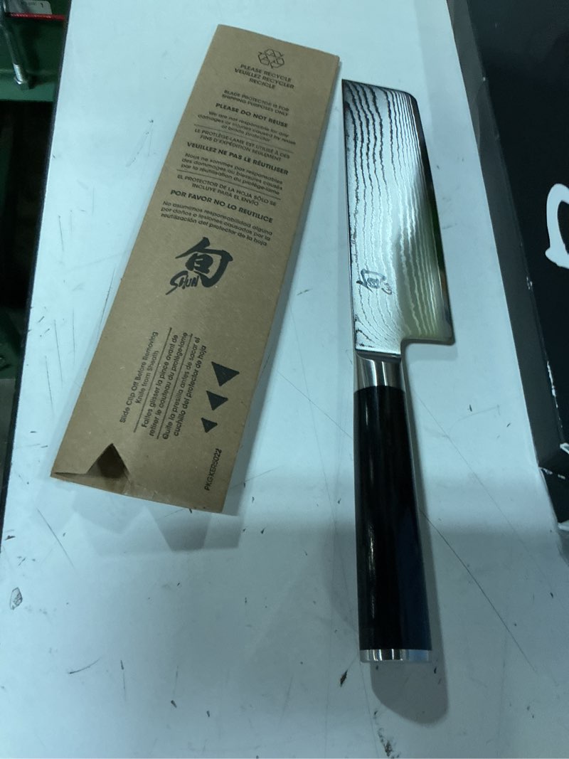 Condition photo showing New/Like New for shun classic 6.5" nakiri knife, handcrafted japanese vegetable knife, vg-max core with damascus stainless steel cladding, pakkawood handle, slicing tool for professional and home chefs 6.5" black