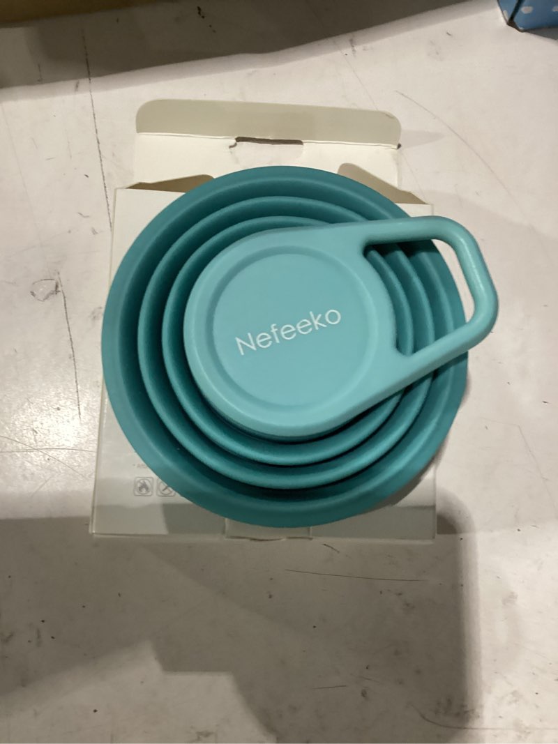 Condition photo showing New/Like New for nefeeko collapsible water bottle,17oz(500ml) reuseable bpa free silicone foldable water bottles for travel gym camping hiking, portable leak proof sports water bottle with carabiner 1 pack blue