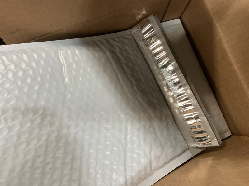 Condition photo showing New/Like New for #2 9.5x12 poly bubble mailers padded envelopes 100 qty from the boxery