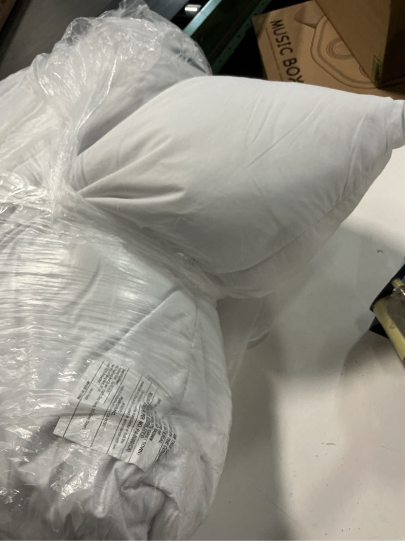 Condition photo showing Good Condition for puredown® 30 x 30 Feather Down Throw Pillow Insert, 1 Pack Euro Pillow for Decorative Bed Cushion Couch Sofa 30 X 30 Inch(Single) Classic White (Single)