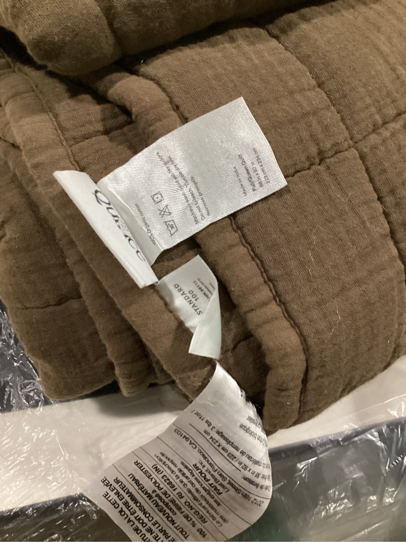 Condition photo showing Good Condition for organic cotton gauze box quilt chocolate 88x92 in