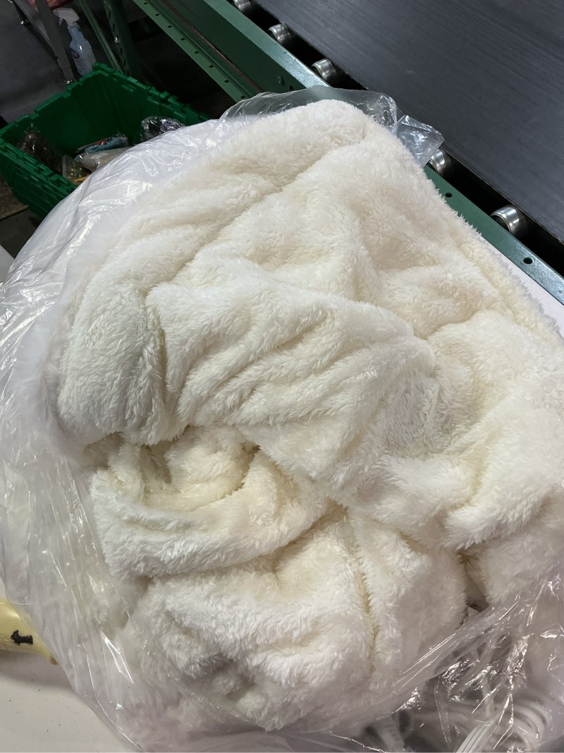 Condition photo showing Good Condition for heated blanket with 10 hours auto-off 6 heat level, cozy shaggy faux rabbit fur electric blanket with overheating protection (white, 84"x90") white 84"x90"