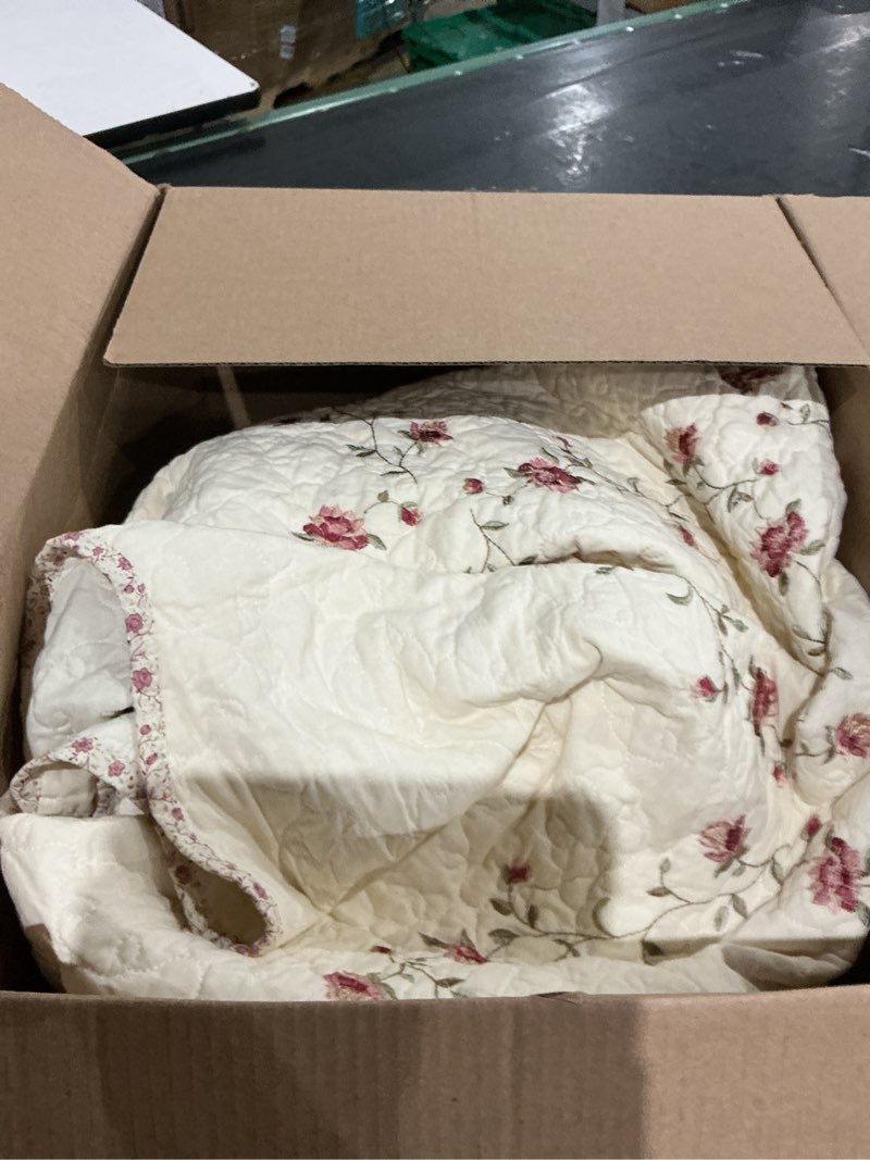 Condition photo showing Good Condition for vctops2piece floral embroidered bedspread coverlet set 100% cotton reversible patchwork 1 quilt and 2 pillow shams full/queen, flower full/queen flower