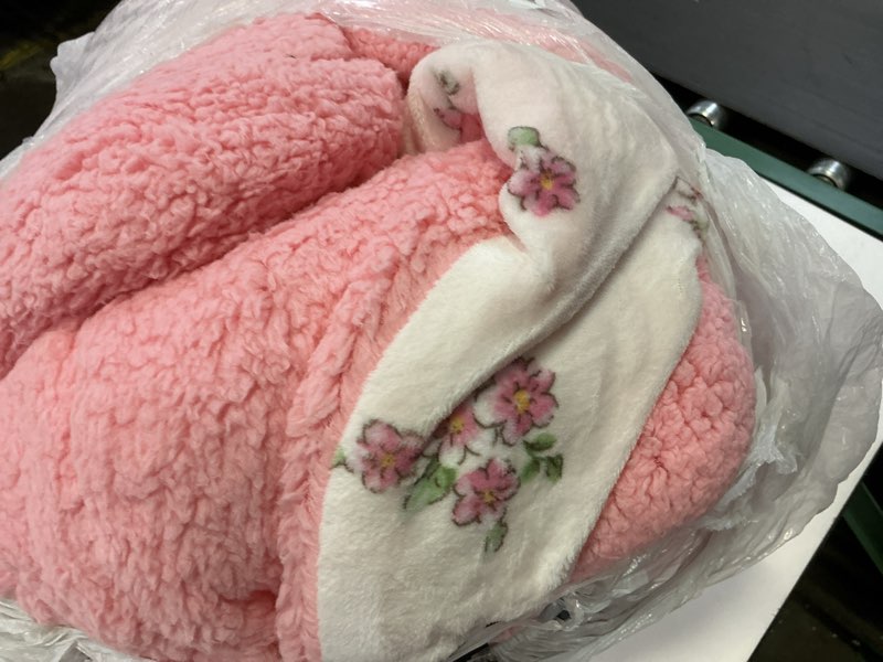 Condition photo showing Good Condition for Joyreap 3pcs Flannel Comforter Set for Girls, Queen Size Fluffy Velvet Sherpa Bedding Comforter Set, Lovely Pink Flowers Design, Soft Warm Plush Bedding Set- 88x88 inches Flowers Queen- 88"x88"