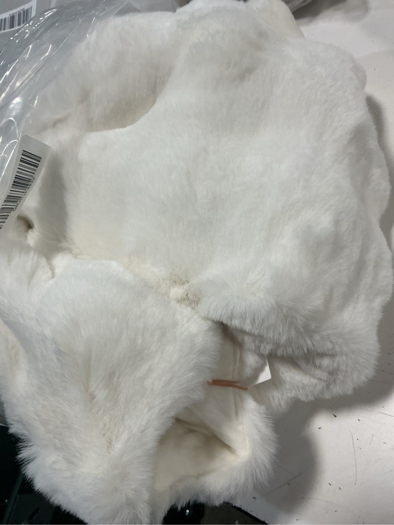 Condition photo showing Good Condition for ruched faux fur throw, 50x60, snow