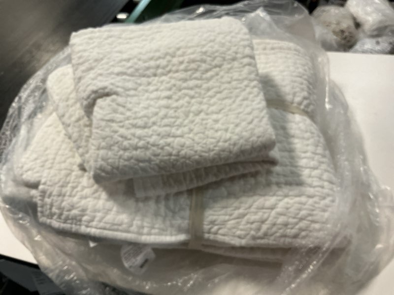 Condition photo showing Good Condition for organic cotton hand stitched quilt set, king/cal king, white