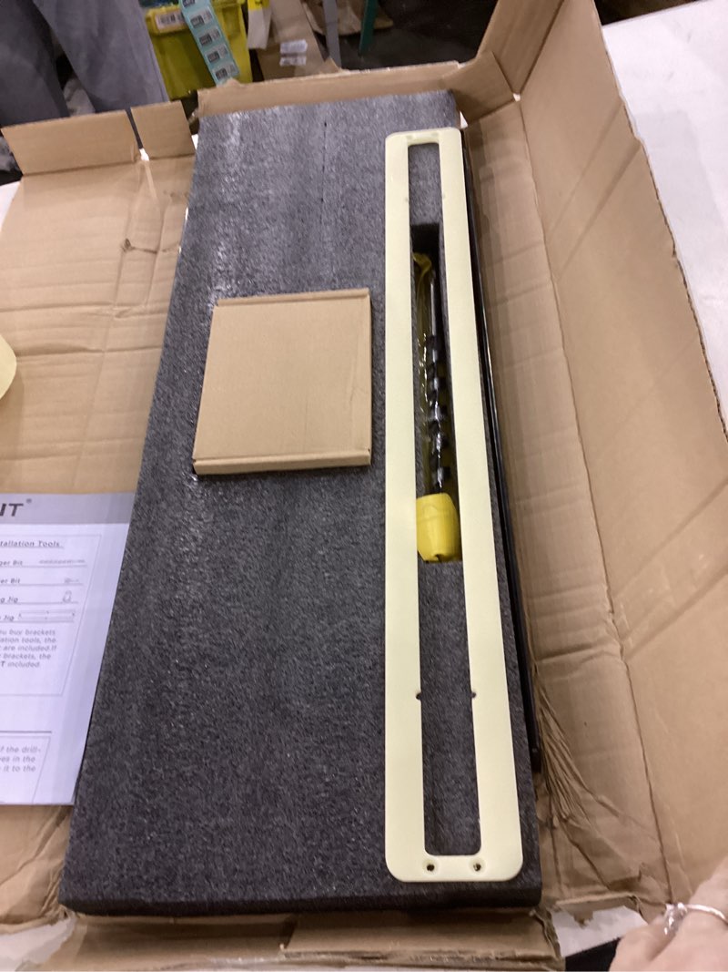 Floating shelf bracket 