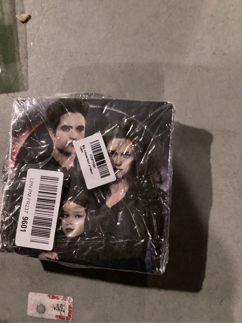 Condition photo showing As Is for 40pcs Saga of Twilight Party Decorations Tableware Dessert Plates and Napkins