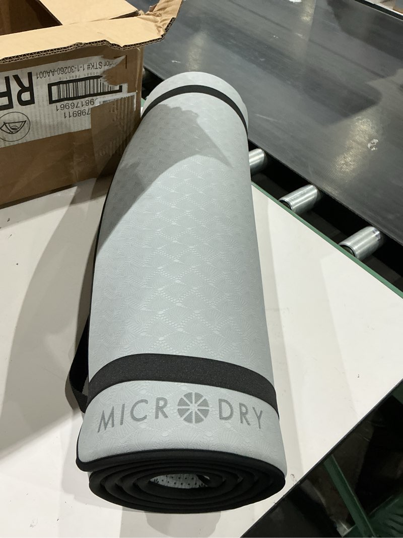 Condition photo showing Good Condition for microdry yoga mat extra thick skid resistant xl 72" x 48" black