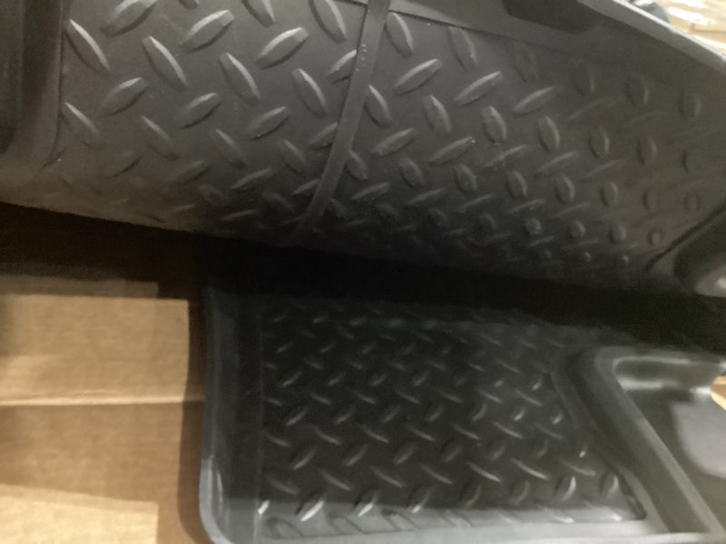 Condition photo showing Good Condition for custom floor liner, black