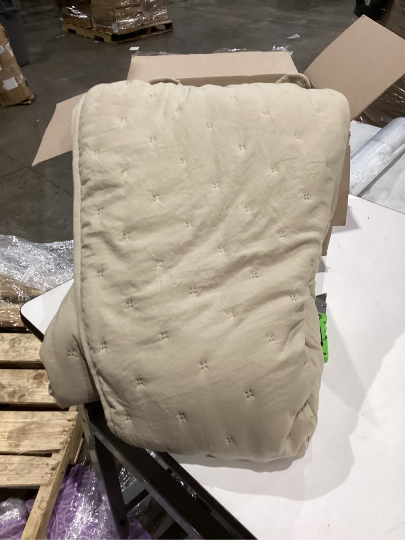 Condition photo showing Good Condition for cooling blanket for hot sleepers - double sided ice fiber comforter, queen size 62.9x78.7in, breathable summer quilt for night sweats, machine washable, green lightweight cooling comforter