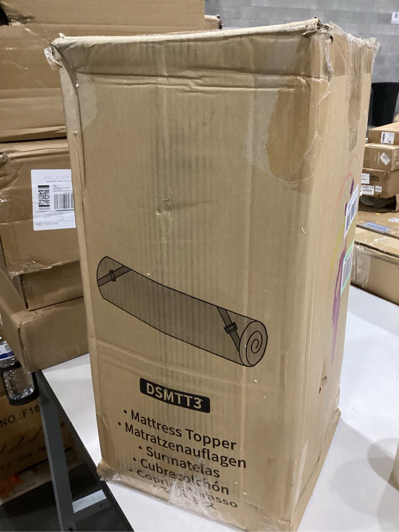 Condition photo showing Good Condition for twin  matress topper