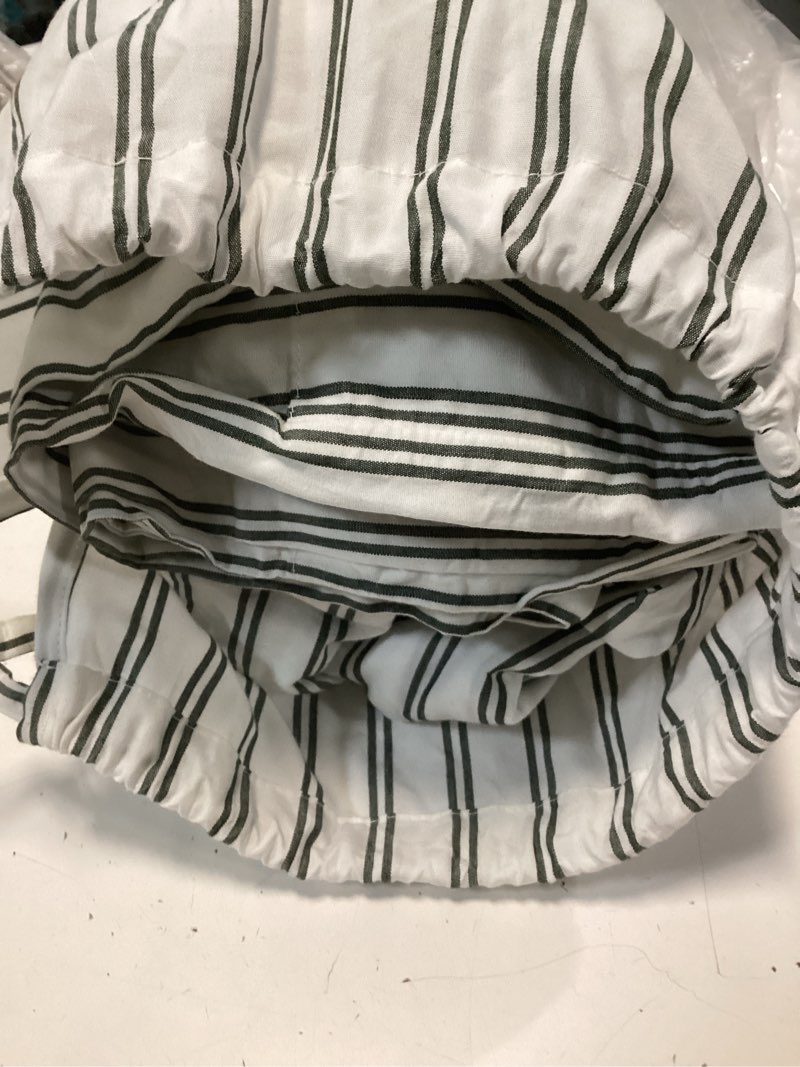 Condition photo showing Good Condition for classic organic percale sheet set, twin, double stripe pine