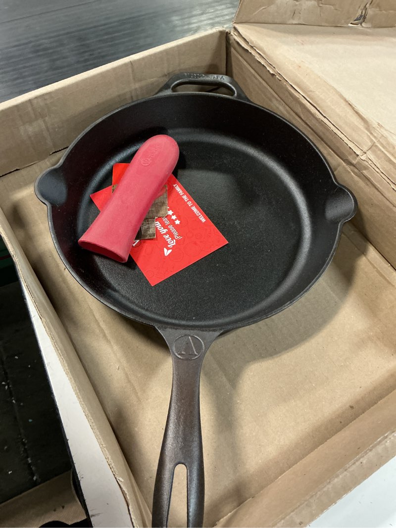 Condition photo showing Good Condition for victoria cast iron skillet, pre-seasoned cast iron frying pan with silicone handle holder, made in colombia, 12 inch