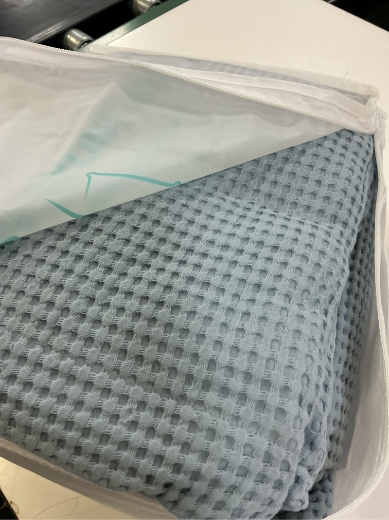 Condition photo showing New/Like New for 3pcs cornflower blue waffle cotton duvet cover set queen 90x90 cornflower blue queen (90" x 90")