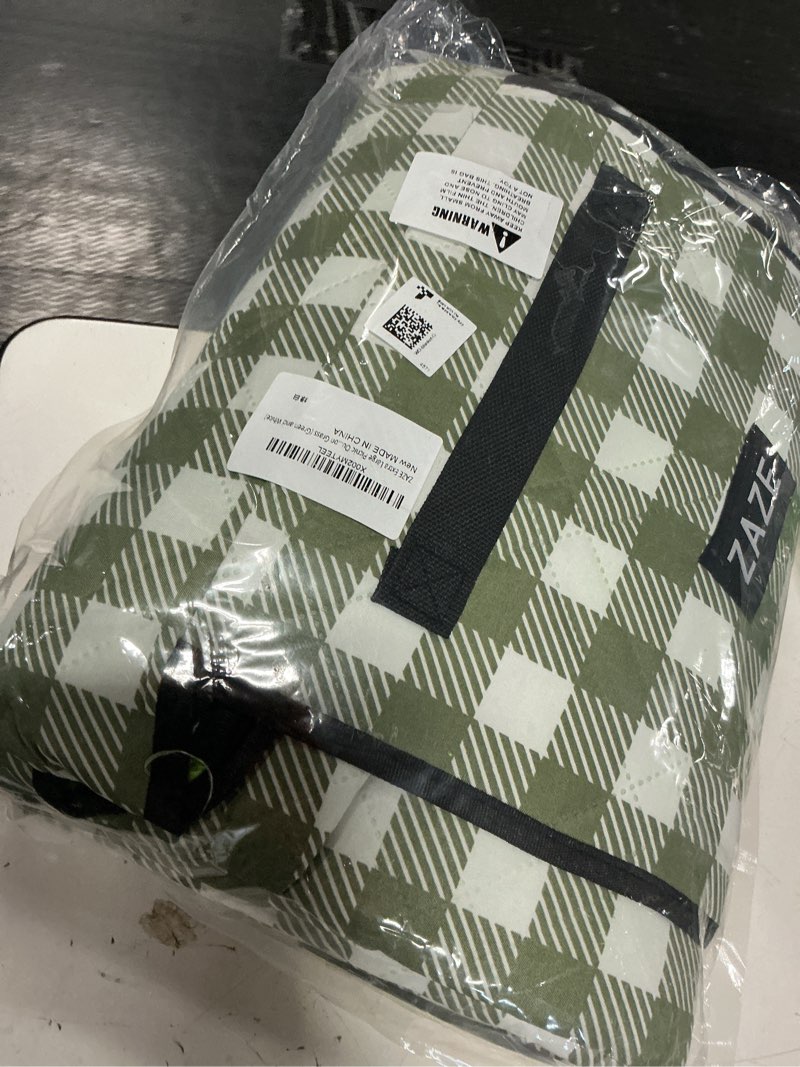Condition photo showing Good Condition for zaze extra large picnic outdoor blanket, 80''x80'' waterproof foldable blankets gingham picnic mat for beach, camping grass lawn park accessories cute couple gifts ideas wedding registry(green white) green and white