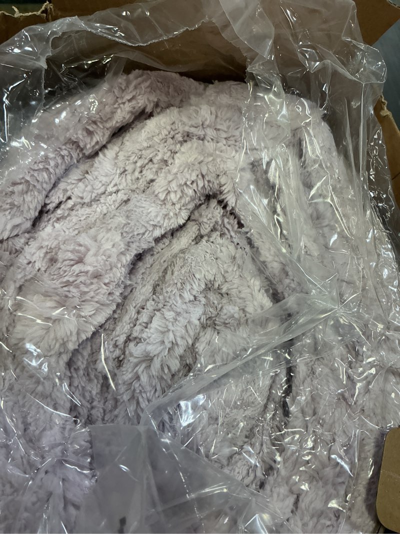 Condition photo showing Good Condition for (Similar product) Bedsure Fluffy Comforter Set Queen - Super Soft Faux Fur Bed Set Pink, Warm Plush Fleece Winter Bedding, 3 Pieces, 1 Shaggy Fuzzy All Seasons Queen Size Comforter with 2 Pillowcases Queen Pink