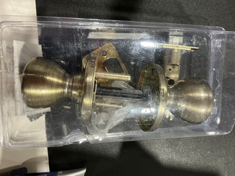 Condition photo showing Good Condition for kwikset 93001-869 tylo bed & bath knob in antique brass, privacy privacy antique brass standard packaging