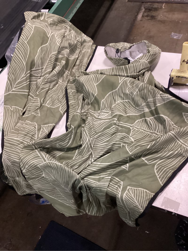 Condition photo showing Good Condition for 2pc leaf hooded towels