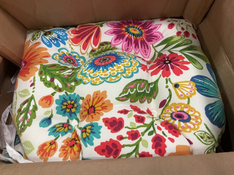 Condition photo showing Good Condition for Pillow Perfect Bright Floral Indoor/Outdoor Tufted Wicker Chair Pad with Ties, 15.5" x 16", 2 Count, Blue/Purple Gregoire 15.5" x 16" Blue/Purple Gregoire 2