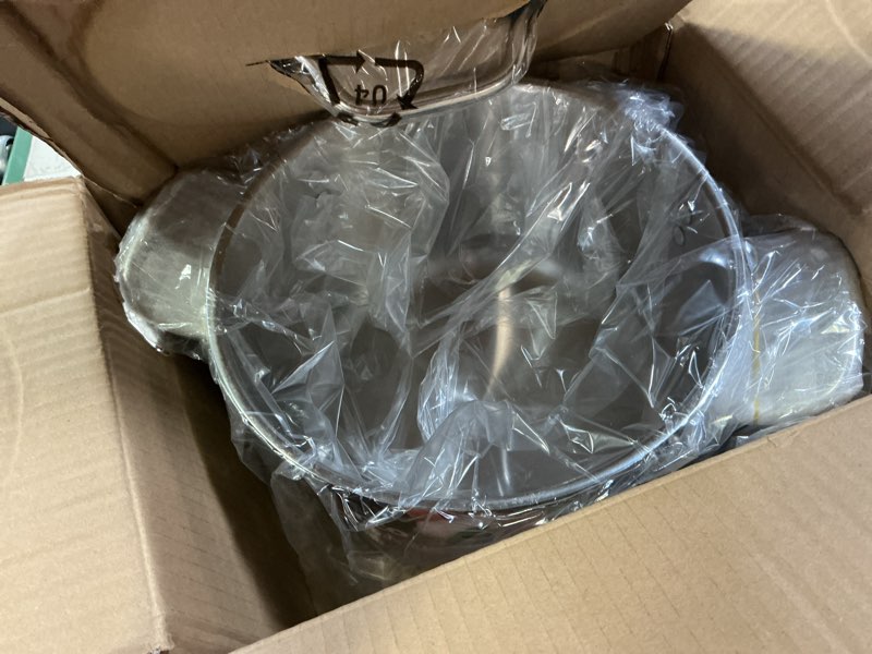 Condition photo showing New/Like New for Winco Heavy-Duty Stainless Steel Stock Pot with Cover, 8 Quart 8 Quarts Pot With Cover