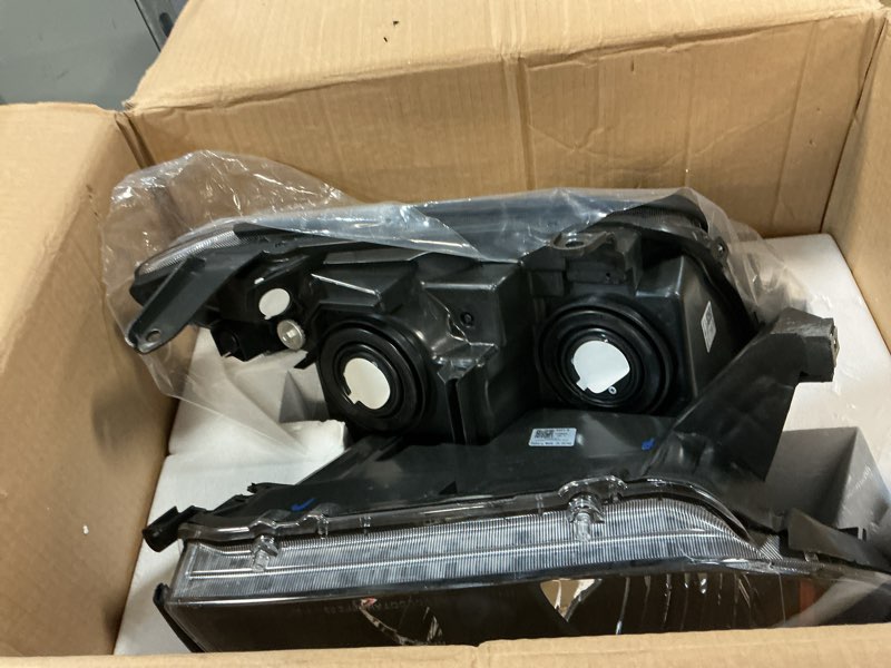 Condition photo showing Good Condition for weelmoto headlights for 2003 2004 2005 toyota 4runner, compatible with 03 04 05 toyota 4runner limited sr5 sport halogen headlight assembly, black housing amber reflector l+r