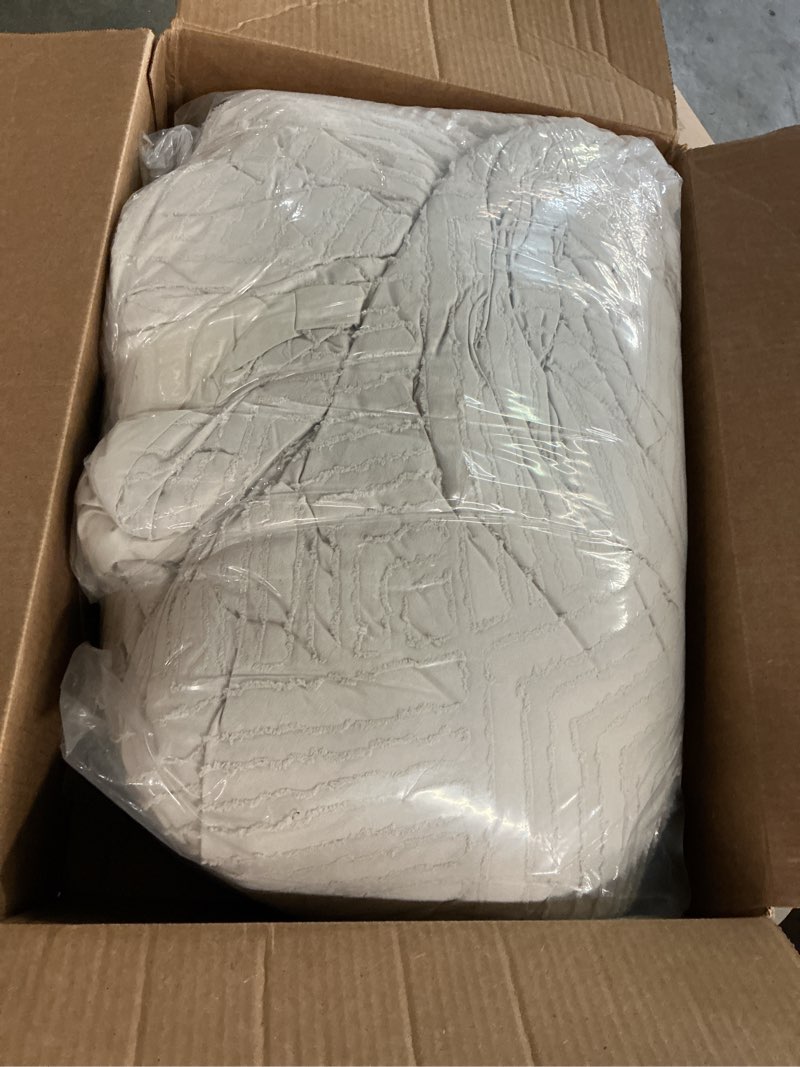 Condition photo showing As Is for andency oversized king comforter 120''x98'', 3 pieces beige soft boho bedding set & collections, all season farmhouse tufted fluffy bed set (1 comforter, 2 pillowcases) 01 - beige oversized king (120"x98")