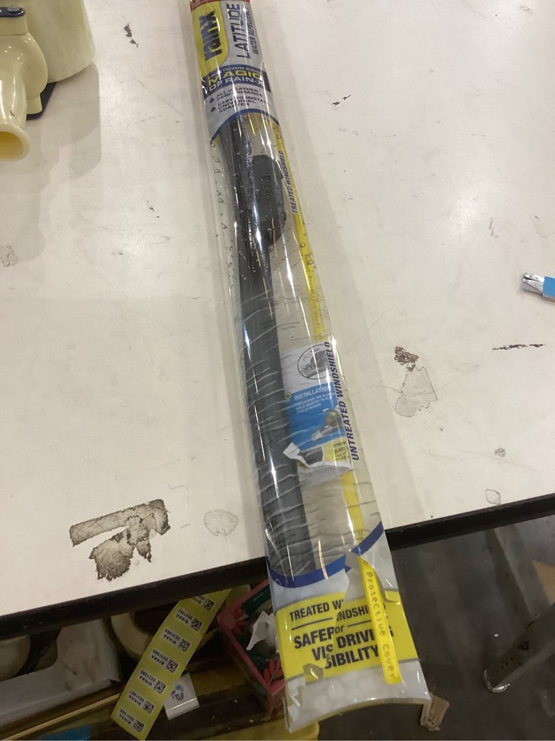 Condition photo showing Good Condition for Rain-X 5079281-2 Latitude 2-In-1 Wiper Blades, 26 Inch Windshield Wipers (Pack Of 1), Automotive Replacement Windshield Wiper Blades With Patented Rain-X Water Repellency Formula 26" Latitude