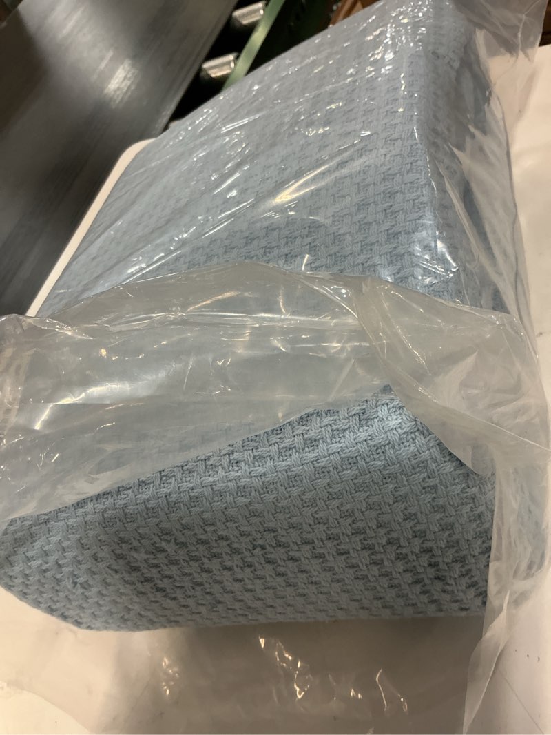 Condition photo showing Good Condition for tommy bahama - queen blanket, soft cotton bedding, medium weight home decor for all seasons (bahama coast blue, queen)