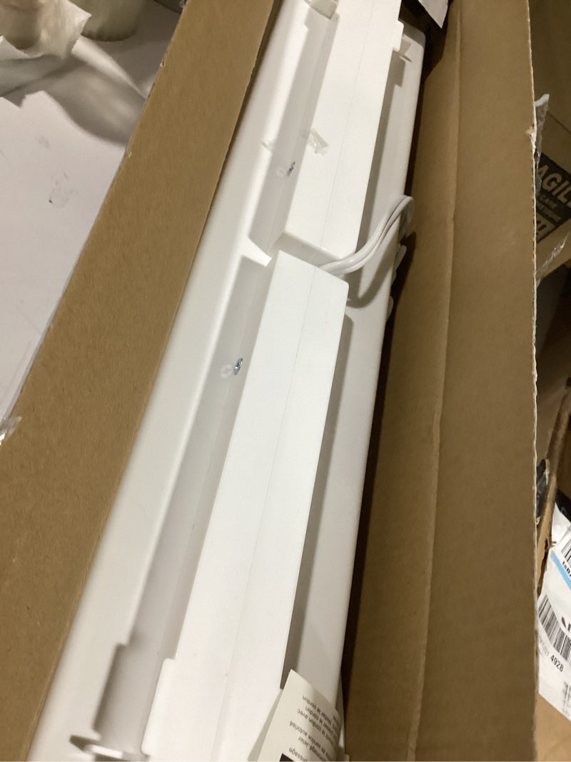 Condition photo showing Good Condition for ez-chill 9" twin window fan with manually reversible airflow control, auto-locking expanders, 2 speed, dual fan, exhaust, airflow 9.84 ft/sec, ideal for home, kitchen, bedroom & office, white