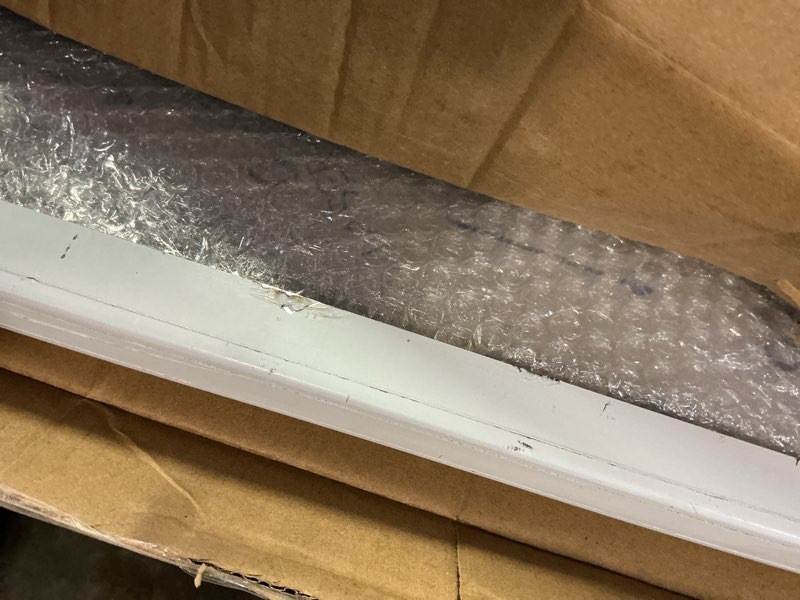 Condition photo showing As Is for commercial deep fryer features a stainless steel inner lid measuring 22"l x 15.35"w to prevent spills, making it suitable for commercial kitchens and fast-food restaurants 1 22"l x 15.35"w
