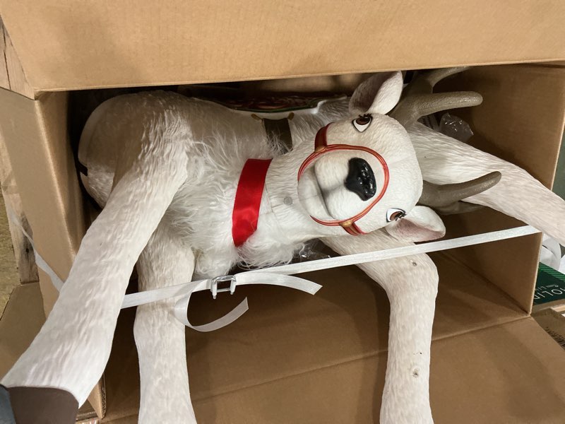 Condition photo showing Good Condition for QTY: 1 DESC: HL ANIMATED WHITE DEER MODEL: 00F64577R1