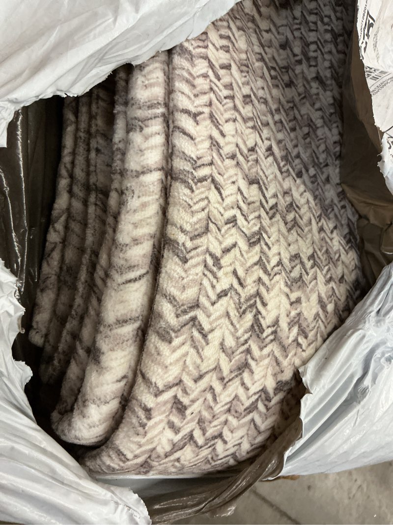 Condition photo showing Good Condition for braided bra201 machine washable area rug